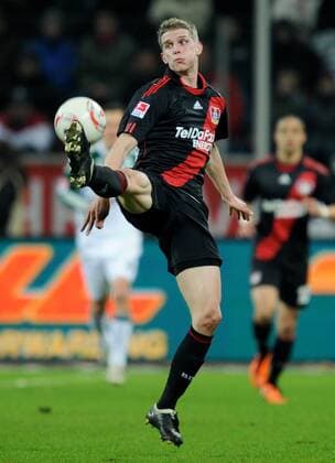 LEVERKUSEN, 05.03.2011, Lars Bender (Bayer 04 Leverkusen) - Bayer 04 Leverkusen (schwarz) vs. VfL Wolfsburg (weiß)