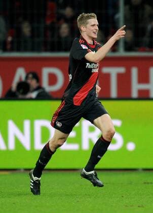 LEVERKUSEN, 05.03.2011, Lars Bender (Bayer 04 Leverkusen) - Bayer 04 Leverkusen (schwarz) vs. VfL Wolfsburg (weiß)