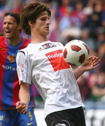 15.05.2011 St Jakob Park Basel Herren Fussball Super League FC Basel - FC Thun 5:1 Timm Klose (FC Thun) ; Einzelbild , Aktion
