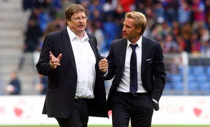 15.05.2011 St Jakob Park Basel Herren Fussball Super League FC Basel - FC Thun 5:1 Medienchef Josef Zindel (li) und Trainer Thorsten Fink (FC Basel)