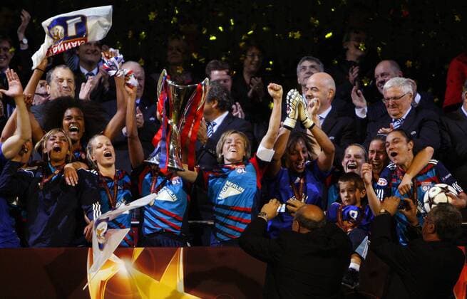Sonia Bompastor of Olympique Lyonnais lifts the UEFA Women s Champions League trophy after the UEFA Women s Champions League final football match between Olympique Lyonnais and FFC Turbine Potsdam at Craven Cottage, London, England, on May 26, 2011. Photo Credit SPORTIMAGE JAKE BADGER UEFA Women s Champions League Final Olympique Lyonnais v Potsdam 26th May, 2011 EDITORIAL USE ONLY. No use with unauthorised audio, video, data, fixture lists, club league logos or live services. Online in-match use limited to 120 images, no video emulation. No use in betting, games or single club league player publications.