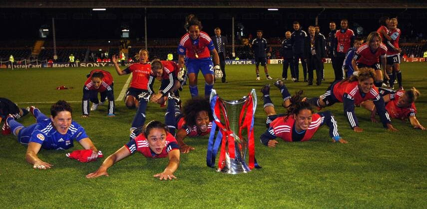 Olympique Lyonnais celebrate winning the UEFA Women s Champions League trophy during the UEFA Women s Champions League final football match between Olympique Lyonnais and FFC Turbine Potsdam at Craven Cottage, London, England, on May 26, 2011. Photo Credit SPORTIMAGE JAKE BADGER UEFA Women s Champions League Final Olympique Lyonnais v Potsdam 26th May, 2011 EDITORIAL USE ONLY. No use with unauthorised audio, video, data, fixture lists, club league logos or live services. Online in-match use limited to 120 images, no video emulation. No use in betting, games or single club league player publications.