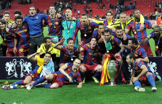UEFA Champions League 2010 2011 Finale - Siegerfoto FC Barcelona - Jose Manuel Pinto, Victor Valdes, Adriano, Thiago Alcantara, David Villa, Seydou Keita, Sergio Busquets, Javier Mascherano, Bojan Krkic, Pedro Rodriguez, Ibrahim Afellay, Andres Iniesta, Lionel Messi, Xavi, Dani Alves, Gerard Pique, Eric Abidal, Maxwell, Andreu Fontas, Ruben Mino o0 Pokal Trophäe Objekte Daniel Pedrito Totale