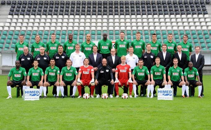04.07.2011,Fussball, 3. LIGA, Saison 2011 2012, SPORTANLAGE PREUßEN MÜNSTER STADION, Münster Fototermin SC Preußen Münster 2011 2012 Mannschaftsfoto, Mannschaftsbild, Teamfoto Obere Reihe, v.L: Jens Truckenbrod, Björn Kluft, Julian Loose, Jose Pierre Vunguidica, Dominique Ndjeng, Babacar N Diaye, Stefan Kühne, Julian Westermann, Philip Heise, Clement Halet, Wojciech Pollok Mittlere Reihe, v.L: Betreuer Jürgen Keseberg, Betreuer Michael Wilmsen, Chefscout Harald Menzel, Torwarttrainer Jörg Jüttner, Vorstand Carsten Gockel, Mannschaftsarzt Professor. Dr. Horst Rieger, Co-Trainer Ingo Schlösser, Physiotherapeut Marius Engelke, Mannschaftsarzt Dr. Tim Hartwig, Mannschaftsarzt Dr. Cornelius Müller Rensmann, Orthopädieschuhtechniker Michael Möller; Vordere Reihe, v.L: Jürgen Duah, Patrick Huckle, Sercan Güvenisik, Patrick Kirsch, Daniel Masuch, Trainer Marc Fascher, David Buchholz, Torwart Daniel Masuch o0 Kader totale, Ndiaye