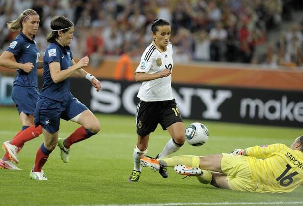 05.07.2011, Borussia Park, Mönchengladbach, GER, FIFA Women Worldcup 2011, Gruppe A, Frankreich (FRA) Deutschland (GER) ), im Bild Foul von Berangere SAPOWICZ ( 16 FRA ) an Fatmire BAJRAMAJ ( 19 GER ) during the FIFA Women s Worldcup 2011, Pool A, France vs Germany on 2011 07 05, Borussia Park, Mönchengladbach, Germany. GER, FIFA Women Worldcup 2011, France vs Germany