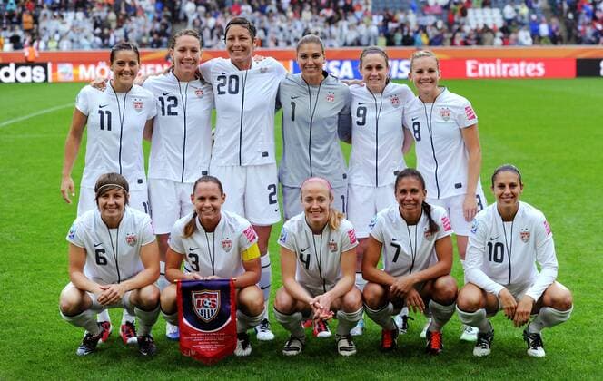 Fussball Frauen WM 2011, Halbfinale in Mönchengladbach, Startaufstellung Team USA, Hintere Reihe v.l ; Alex Krieger, Lauren Cheney, Abby Wambach, Hope Solo, Heather O Reilly, Amy Rodriguez, Vordere Reihe v.l. : Amy Le Peilbet, Christine Rampone, Becky Sauerbrunn, Shannon Boxx, Carli Lloyd Alexandra Ali LePeilbet OReilly o0 Mannschaftsfoto Totale