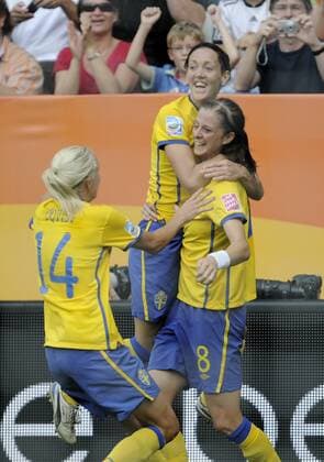 16.07.2011,Rhein-Neckar-Arena, Sinsheim, GER, FIFA Women Worldcup 2011, 3. Platz, Schweden (SWE) vs. Frankreich (FRA) im Bild Torjubel Schweden, Josefine OQVIST ( 14 SWE ), Therese SJOGRAN ( 15 SWE ) gratuliert Torschuetzin Lotta SCHELIN ( 8 SWE ) during the FIFA Women Worldcup 2011, 3rd place, Sweden vs. France on 2011 07 16, Rhein-Neckar-Arena, Sinsheim, Germany. GER, FIFA Women Worldcup 2011, Sweden vs France