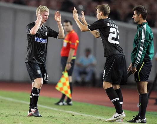 FUSSBALL - UEFA CL Quali, Zestafoni vs Sturm TIFLIS,GEORGIEN,26.JUL.11 - FUSSBALL - UEFA Champions League, Qualifikation, FC Zestafoni vs SK Sturm Graz. Bild zeigt Florian Kainz und Stefan Stangl (Sturm). Keyword: Wechsel.