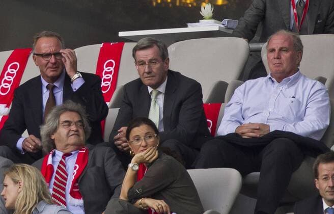 Präsident und Aufsichtsratsvorsitzender Uli HOENESS (FCB),Karl-Heinz RUMMENIGGE (Vorstandsvorsitzender FCB AG),Karl HOPFNER (FCB Geschäftsführer), Helmut MARKWORT (Focus) ,Fussball 1. Bundesliga , München , am 26.07.2011 FC BARCELONA -SC Internacional de PORTO ALEGRE 00.Spieltag,00.Spieltag00, Saison 2011 2012, Saison1112 , Liga01, 1.Liga, 1.Bundesliga,München