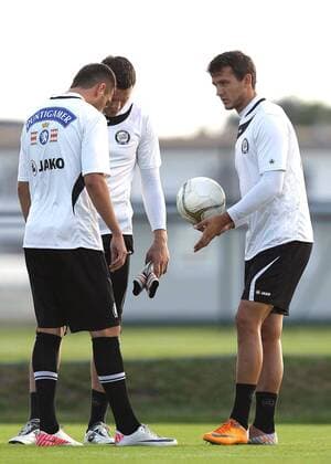 FUSSBALL - UEFA CL Quali, Sturm vs Zestafoni, Vorberichte, Training GRAZ,AUSTRIA,02.AUG.11 - FUSSBALL - UEFA Champions League, Qualifikation, SK Sturm Graz vs FC Zestafoni, Vorberichte, Abschlusstraining Sturm. Bild zeigt Darko Bodul, Silvije Cavlina und Haris Bukva (Sturm).