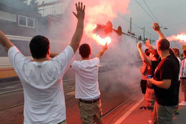 FUSSBALL - UEFA CL Quali, GRAZ,AUSTRIA,03.AUG.11 - FUSSBALL - UEFA Champions League, Qualifikation, SK Sturm Graz. Bild zeigt Fans von Sturm. Keywords: Bengalisches Feuer, Rauch.