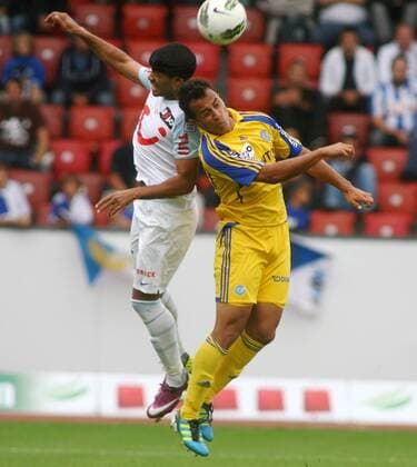 07.08 .2011 Letzigrund Zürich , Herren Fussball Super League FC Zürich - Grasshopper Club Zürich 6:0 Alexandre Alphonse (li, FC Zürich) gegen Bruno Bertucci (Grasshopper)