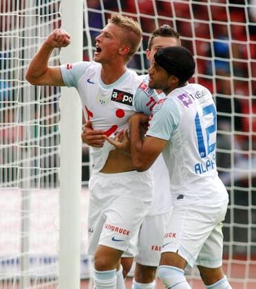 07.08 .2011 Letzigrund Zürich , Herren Fussball Super League FC Zürich - Grasshopper Club Zürich 6:0 Torjubel vl. Raphael Koch , Philippe Koch und Alexandre Alphonse (alle FC Zürich)