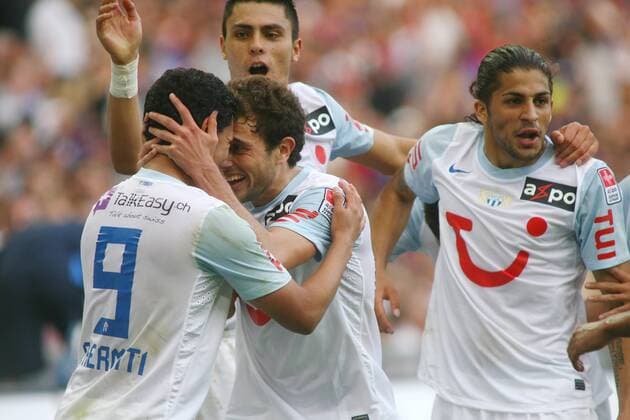 13.08.2011 St Jakob Park Basel , Herren Fussball Super League Saison 2011 2012 FC Basel - FC Zürich 1:2 Torjubel Amine Chermiti - Admir Mehmedi , Mathieu Beda , Ricardo Rodriguez (FC Zürich)