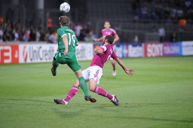 Lisandro (lyon) contre Vitali Kaleshin (rubin kazan) Olympique Lyon vs. Rubin Kazan Champions League Quali xFredericChambertxPanx