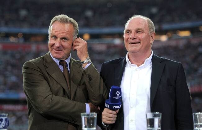 FUSSBALL CHAMPIONS LEAGUE SAISON 2011 2012 Qualifikation 17.08.2011 FC Bayern München - FC Zürich Vorstandsvorsitzender Karl Heinz Rummenigge, Präsident Uli Hoeness (v. li., FC Bayern München)