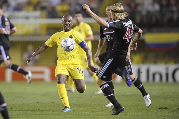 Sept. 14, 2011: Anatoliy Tymoshchuk player of Bayern and Marcos Senna player of Villarreal, during the match between Villarreal CF and FC Bayern München, played at Madrigal stadium, Villarreal, Spain.