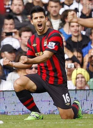 Sergio Kun Agüero of Manchester City celebrates scoring his side s first goal during the Premier League match between Fulham and Manchester City at Craven Cottage, London, England, on September 18, 2011 - Fulham FC - Manchester City - EDITORIAL USE ONLY. No use with unauthorised audio, video, data, fixture lists, club league logos or live services. Online in-match use limited to 120 images, no video emulation. No use in betting, games or single club league player publications.