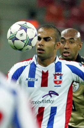 27.09.2011 Bucharest(Romania) FC Otelul Galati-SL Benfica Champions League Group C men s football Luisao(r) SL Benfica and Marius Pena (L) FC Otelul Galati :