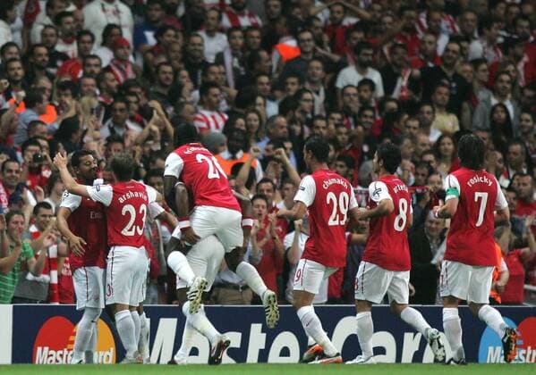 Arsenal s Alex Oxlade-Chamberlain celebrates scoring the opening goal Football - UEFA Champions League - Group F, Arsenal FC London - Olympiakos Piräus ZEM05 _cele.
