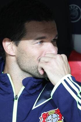 Fußball Champions League Bayer Leverkusen - KRC Genk am 28.09.2011 in der BayArena in Leverkusen Michael Ballack ( Leverkusen )