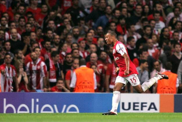 Arsenal s Alex Oxlade-Chamberlain celebrates scoring the opening goal - UEFA Champions League - Group F - Arsenal FC London v Olympiakos Piräus - - Wed 28 Sep 2011 - Emirates Stadium - London - ZEM73_Arsenal_v_Olympiacos