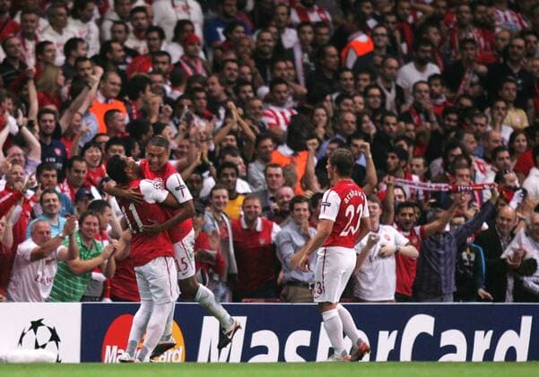 Arsenal s Alex Oxlade-Chamberlain celebrates scoring the opening goal with team-mate Andre Santos - UEFA Champions League - Group F - Arsenal FC London v Olympiakos Piräus - - Wed 28 Sep 2011 - Emirates Stadium - London - ZEM75_Arsenal_v_Olympiacos