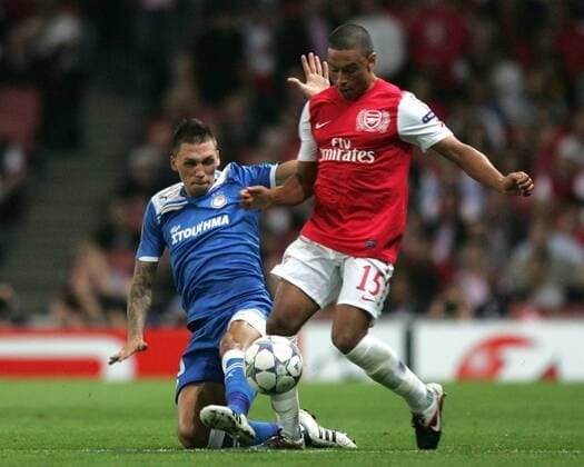 Arsenal s Alex Oxlade-Chamberlain is fouled by Olympiacos Jose Holebas - UEFA Champions League - Group F - Arsenal FC London v Olympiakos Piräus - - Wed 28 Sep 2011 - Emirates Stadium - London - ZEM85_Arsenal_v_Olympiacos