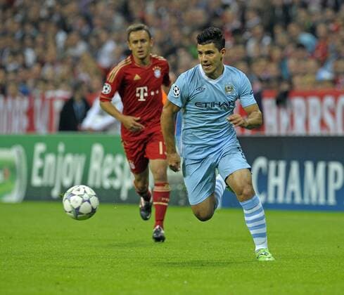 27.09.2011, Fussball UEFA-Champions-League, Vorrunde 2.Spieltag: FC Bayern München - Manchester City, in der Münchner Allianz-Arena. Sergio Kun Agüero (re, Manchester City) am Ball.