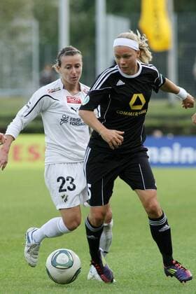 05.10.2011, Frauenfußball, Rückspiel der UEFA Women s Champions League 1. FFC Frankfurt gegen Stabaek Fotball (Norwegen). Sara Thunebro (1. FFC Frankfurt, R), Kristy Moore.