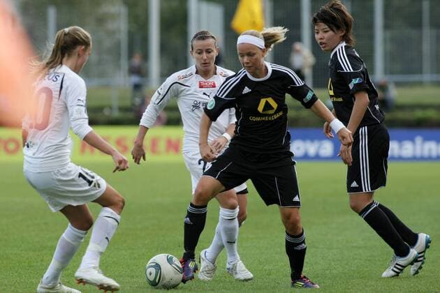 05.10.2011, Frauenfußball, Rückspiel der UEFA Women s Champions League 1. FFC Frankfurt gegen Stabaek Fotball (Norwegen). Sara Thunebro (1. FFC Frankfurt, R), Kristy Moore.