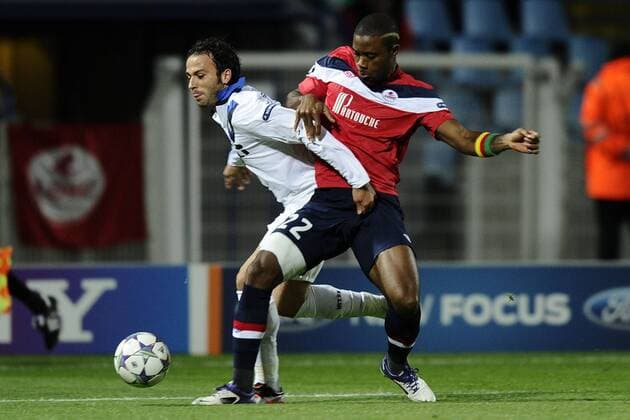 Lille 18 10 2011 - Champions League (LOSC) OSC Lille - Inter Mailand: Giampaolo Pazzini-Aurelien Chedjou