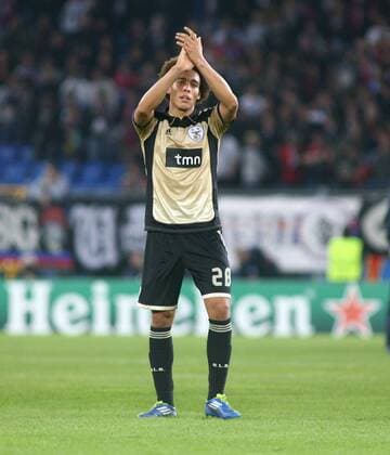 18.10.2011 Fussball Herren UEFA Champions League Saison 2011 2012 Stadion St.Jakob. FC Basel - Benfica Lissabon.0:2 Bild zeigt Axel Witsel ( Benfica Lissabon) Aktion Einzelbild Freisteller