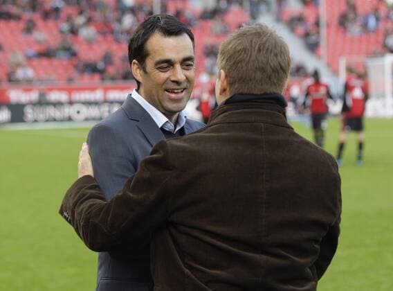 Shake Hands between Leverkusen s head coach Robin Dutt (L) and Schalke s Manager Horst Heldt during the German First Division match between Bayer 04 Leverkusen and Schalke 04, Bayarena in Leverkusen on October 23., 2011. Bayer 04 Leverkusen gegen Schalke 04 am 10. Spieltag der Deutschen Bundesliga in der Saison 2011 2012 am 23. Oktober 2011.