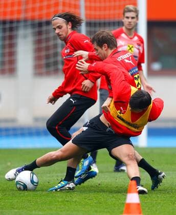 FUSSBALL - UKR vs AUT, Testspiel, Vorberichte, Training WIEN,AUSTRIA,09.NOV.11 - FUSSBALL - ÖFB, Länderspiel, Freundschaftsspiel, Ukraine vs Österreich, Vorberichte, Training Nationalteam AUT. Bild zeigt Andreas Ivanschitz, Aleksandar Dragovic und Martin Harnik (AUT).