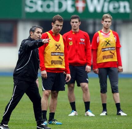 FUSSBALL - UKR vs AUT, Testspiel, Vorberichte, Training WIEN,AUSTRIA,09.NOV.11 - FUSSBALL - ÖFB, Länderspiel, Freundschaftsspiel, Ukraine vs Österreich, Vorberichte, Training Nationalteam AUT. Bild zeigt Teamchef Marcel Koller, Andreas Ivanschitz, Christopher Drazan und Manuel Weber (AUT).