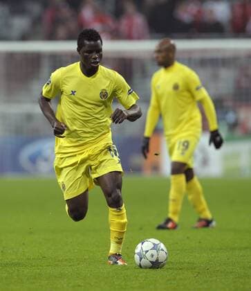 22.11.2011, Fussball UEFA-Champions-League, Vorrunde 5.Spieltag: FC Bayern München - FC Villarreal, in der Münchner Allianz-Arena. Mubarak Wakaso (Villarreal) am Ball.