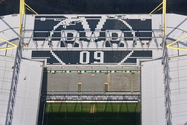 Luftbild, Westfalenstadion, Borussia Dortmund Signal Iduna Arena, BVB-Stadion, Solarenergie, Solarpanel, Dach, Stadion,Stadiondach, Tribuenendach, Dortmund, Ruhrgebiet, Nordrhein-Westfalen, Deutschland, Europa !ACHTUNGxMINDESTHONORARx60xEURO!