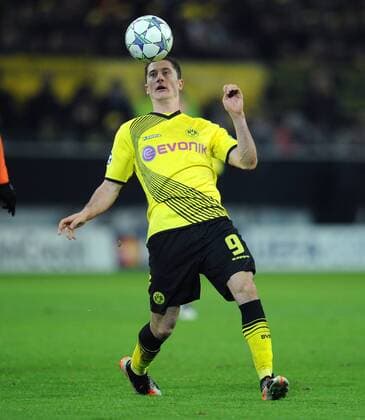 FUSSBALL CHAMPIONS LEAGUE SAISON 2011 2012 Borussia Dortmund - Olympique Marseille 06.12.2011 Robert Lewandowski (Borussia Dortmund) Einzelaktion am Ball