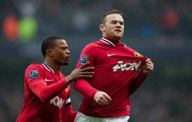 Manchester United s Wayne Rooney celebrates scoring the first goal against Manchester City with team-mate and captain Patrice Evra during the FA Cup 3rd Round match at the City of Manchester Stadium. xHOCHxZWEIx xPropagandax