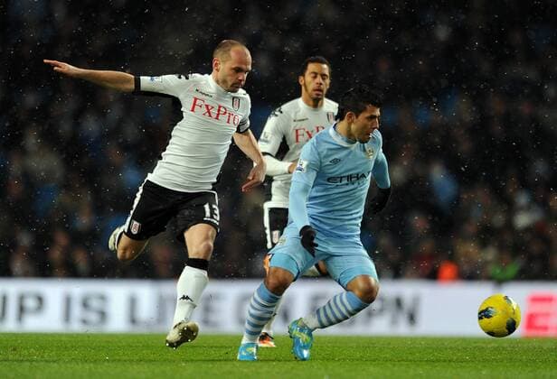 Manchester City s Sergio Kun Agüero in action against Fulham s Danny Murphy during the Premiership match at the Etihad Stadium. xHOCHxZWEIx xPropagandax
