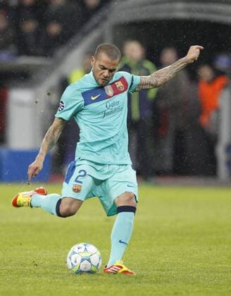 Deutschland, Herren Fussball, UEFA Champions League Achtelfinale Bayer 04 Leverkusen vs. FC Barcelona 14.02.2012, Bayarena Leverkusen ,Daniel Alves, FC barca
