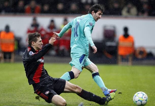 Deutschland, Herren Fussball, UEFA Champions League Achtelfinale Bayer 04 Leverkusen vs. FC Barcelona 14.02.2012, Bayarena Leverkusen , Daniel Schwaab, Bayer 04 leverkusen, Lionel messi, FC Barca,