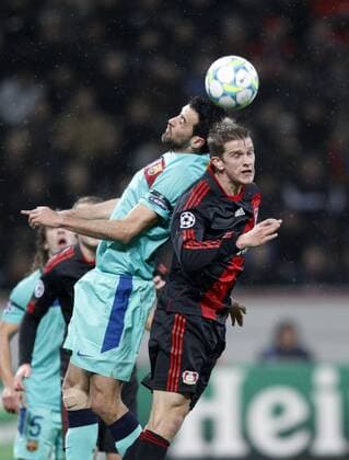 Deutschland, Herren Fussball, UEFA Champions League Achtelfinale Bayer 04 Leverkusen vs. FC Barcelona 14.02.2012, Bayarena Leverkusen , Sergio Busquets FC Barca,Lars Bender, bayer 04 leverkusen,