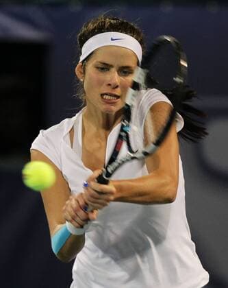 Dubai Tennis Championships 2012,WTA Tennis Turnier,International Series,Dubai Tennis Stadium, U.A.E., Julia Görges (GER), Aktion, Einzelbild,Halbkörper,Hochformat,