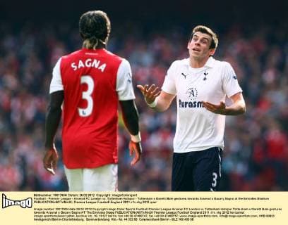 Football - Premier League - Arsenal FC London vs. Tottenham Hotspur - Tottenham s Gareth Bale gestures towards Arsenal s Bacary Sagna at the Emirates Stadium