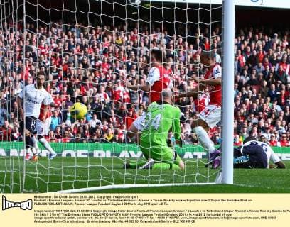 Football - Premier League - Arsenal FC London vs. Tottenham Hotspur - Arsenal s Tomas Rosicky scores to put his side 3:2 up at the Emirates Stadium