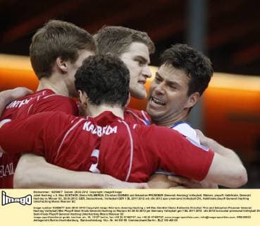 Jubel Haching, v.li. Max GÜNTHÖR, Denis KALIBERDA, Christian DÜNNES und Sebastian PRÜSENER (Generali Haching) Volleyball, Männer, playoff, Halbfinale, Generali Haching vs Mörser SC, 28.03.2012, GER, Deutschland,