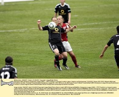 Rückspiel UEFA Womens Champions League UWCL, 1 FFC Frankfurt vs Arsenal London Ladies, Stadion am Brentanobad, 21.04.2012, Saison 2011 2012: Melanie Behringer (Frankfurt) am Ball