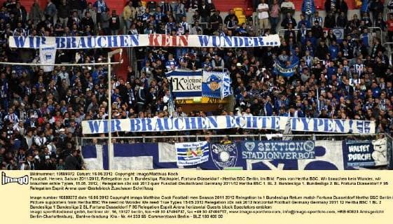 Fussball, Herren, Saison 2011 2012, Relegation zur 1. Bundesliga, Rückspiel, Fortuna Düsseldorf - Hertha BSC Berlin, im Bild: Fans von Hertha BSC, Wir brauchen kein Wunder, wir brauchen echte Typen, 15.05. 2012,
